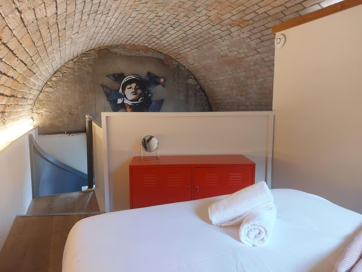 Converted Factory Loft Apartment Бристоль Экстерьер фото