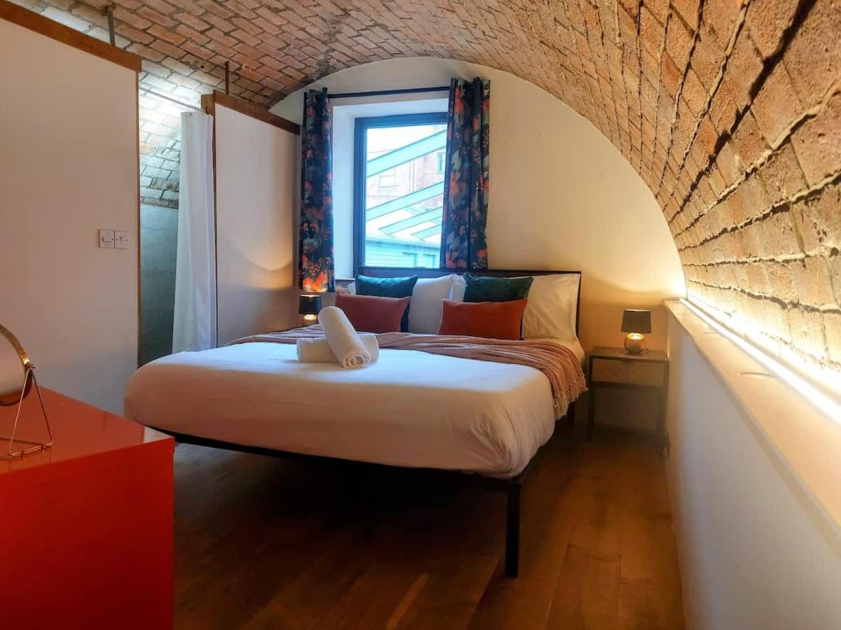 Converted Factory Loft Apartment Бристоль Экстерьер фото