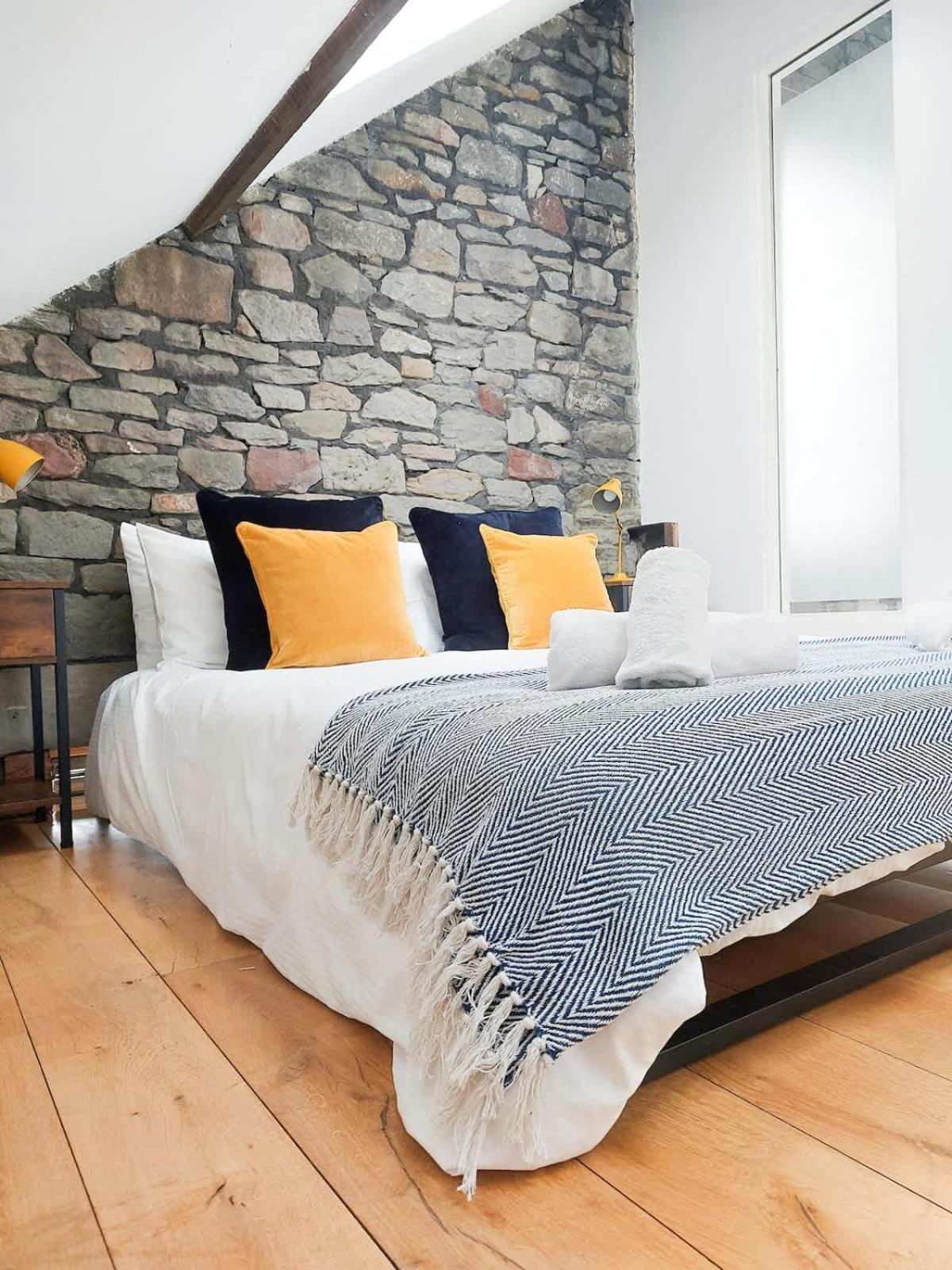 Converted Factory Loft Apartment Бристоль Экстерьер фото