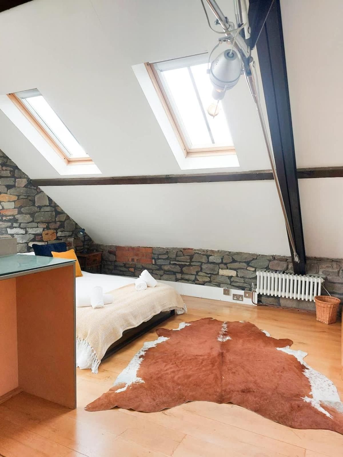 Converted Factory Loft Apartment Бристоль Экстерьер фото